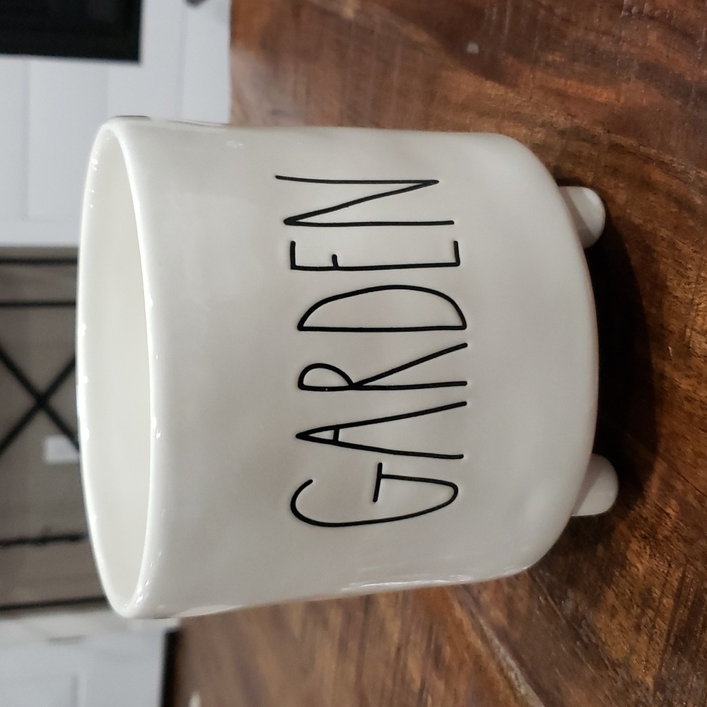 Rae Dunn "GARDEN" jar